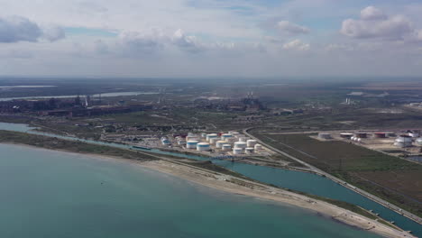 Large-industrial-oil-refinery-storage-tanks-distillation-columns-aerial-view